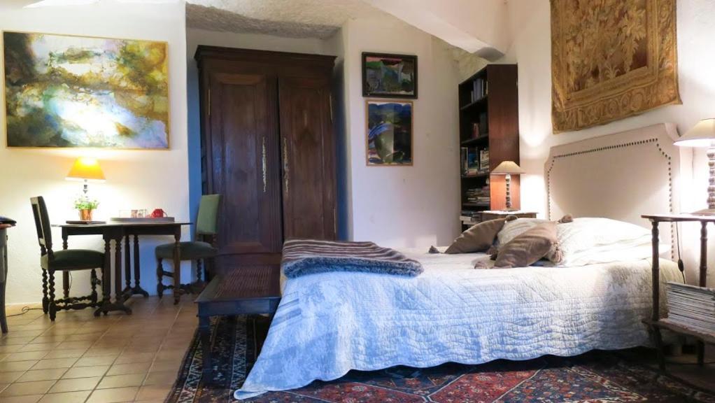 La Cave De L'eperon *